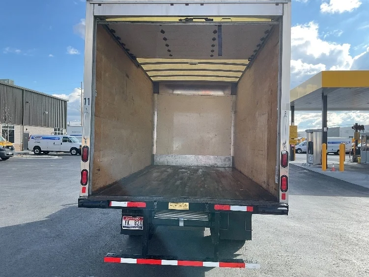 2022 Isuzu - image 8