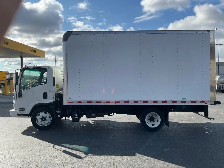 2022 Isuzu - image 4