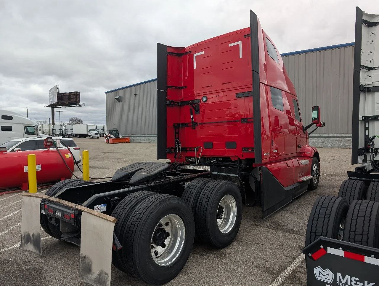 2026 Volvo VNL 860 in Flint, MI — photo 7