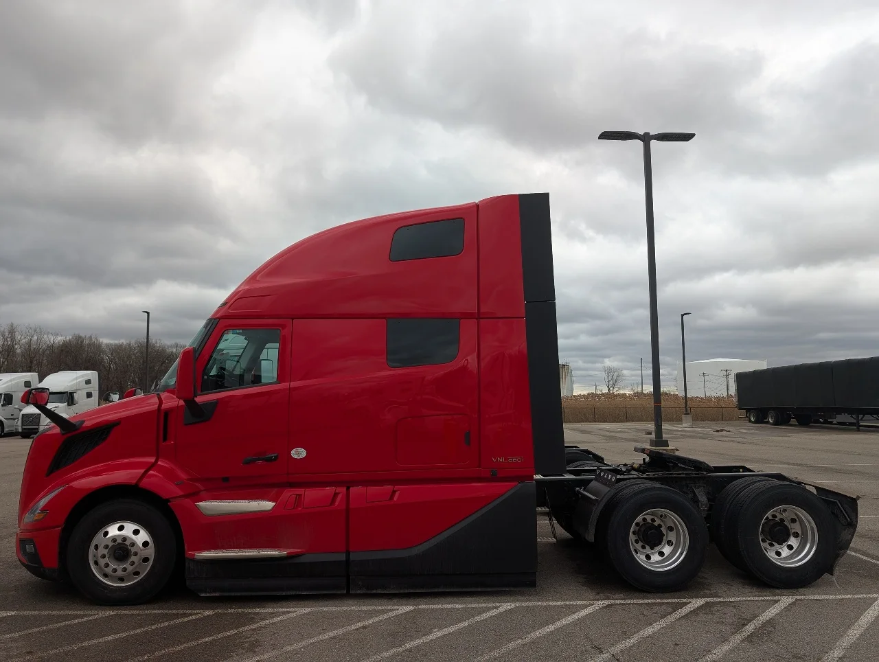2026 Volvo VNL 860 in Flint, MI — photo 4