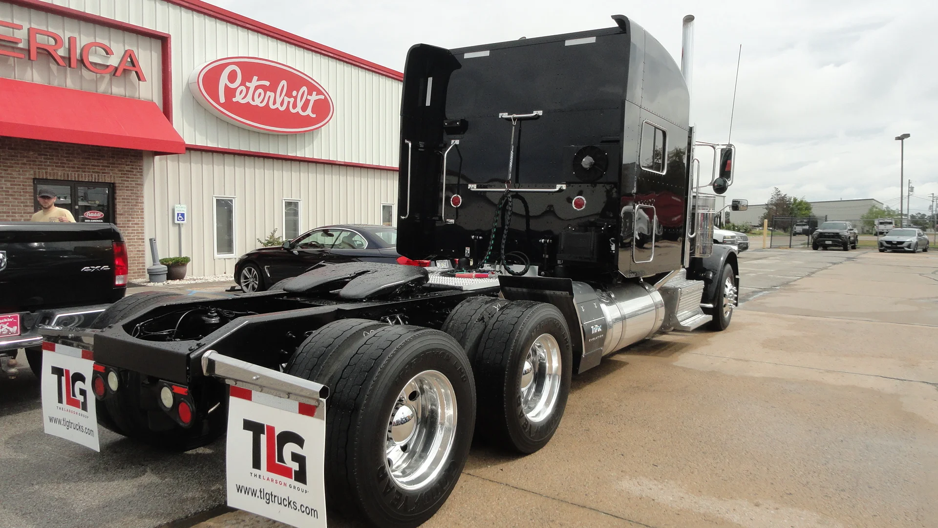 2017 Peterbilt 389 in Sikeston, MO — photo 4