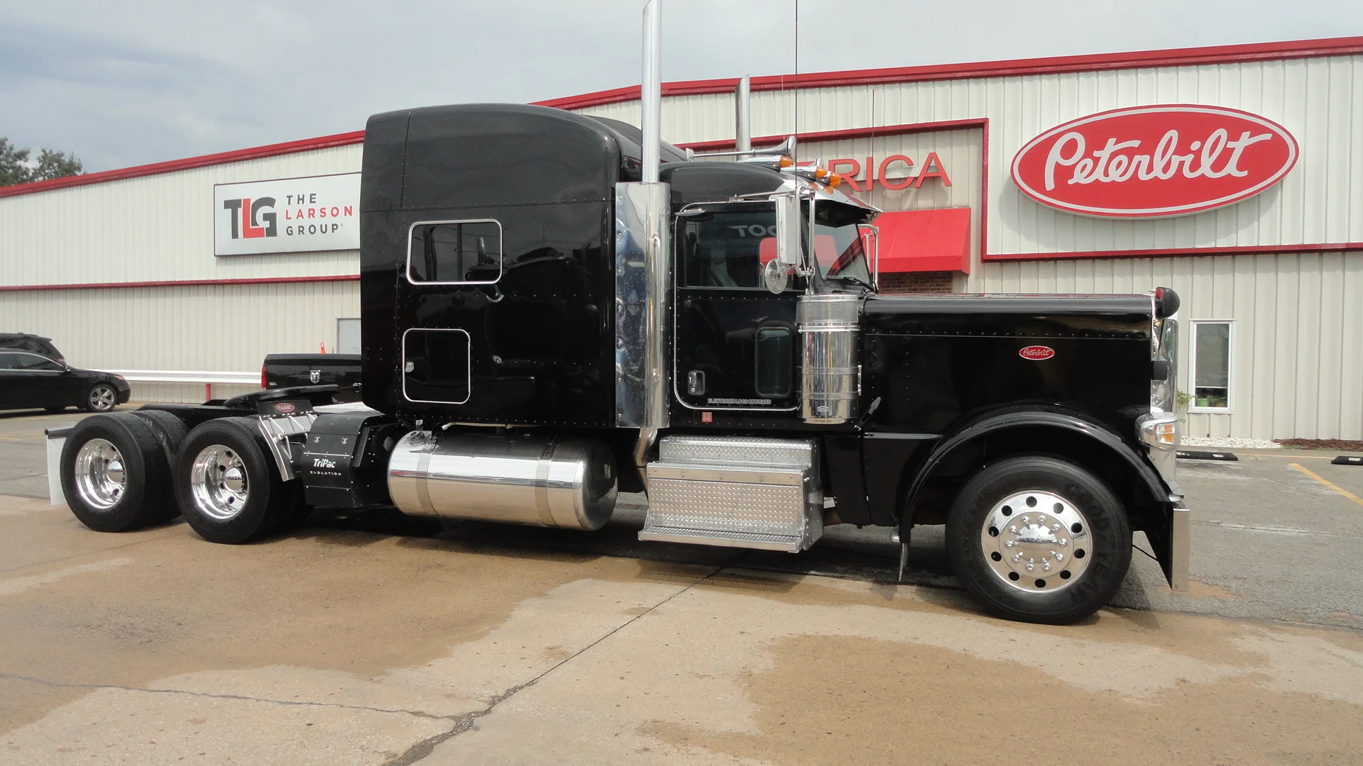 2017 Peterbilt 389 in Sikeston, MO — photo 2