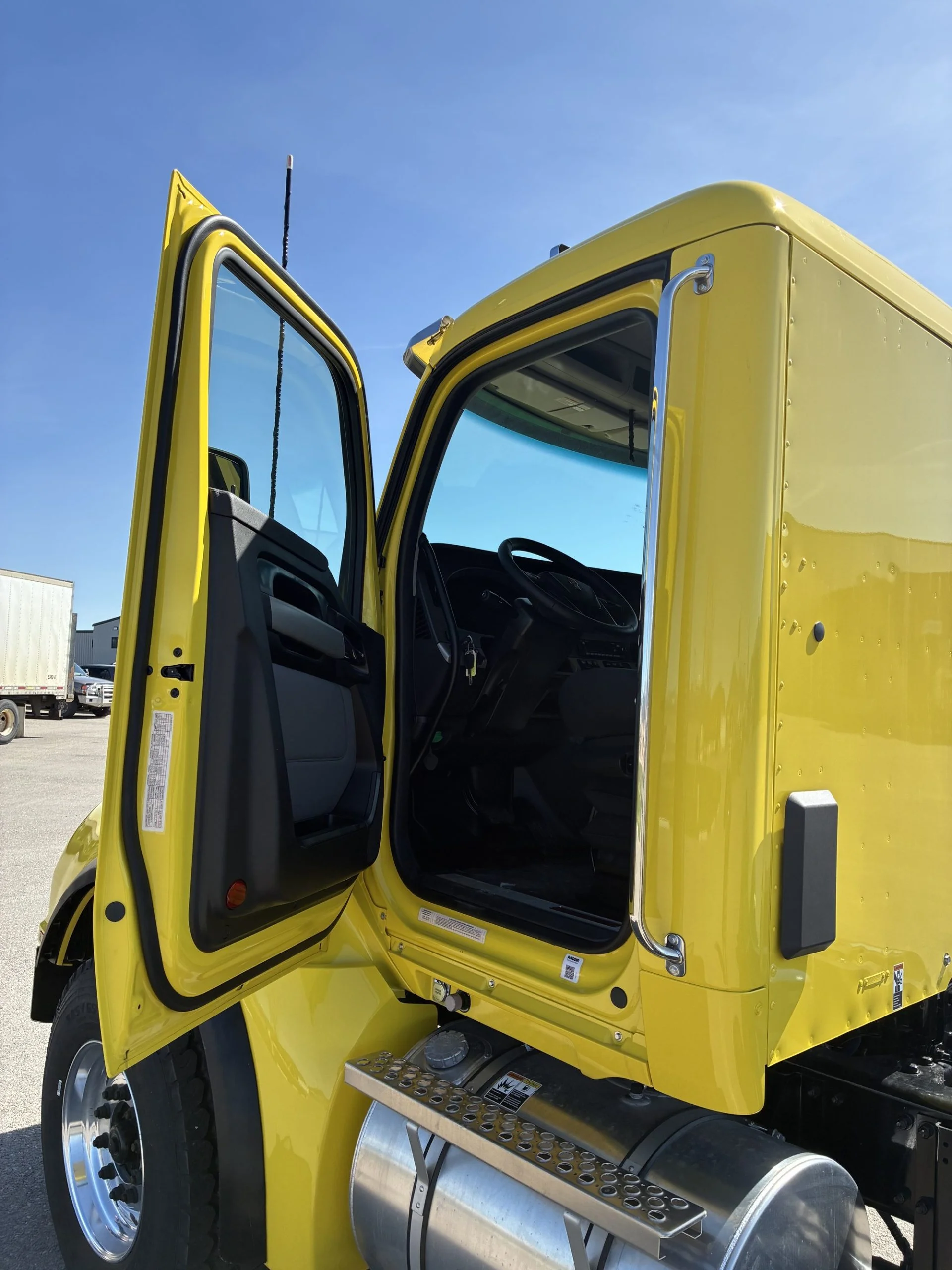 2025 Kenworth T880 - image 5