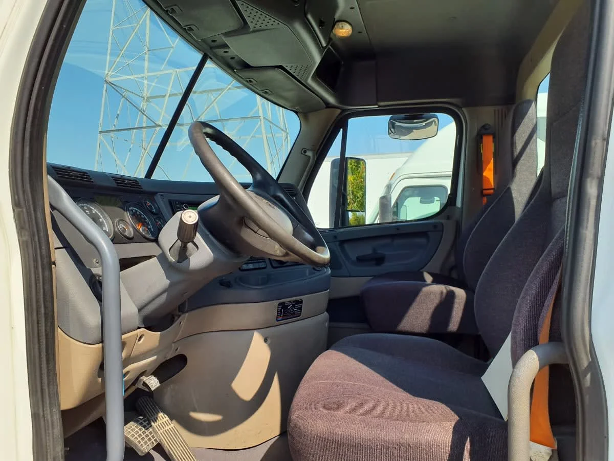 2018 Freightliner Cascadia in Indianapolis, IN — photo 7