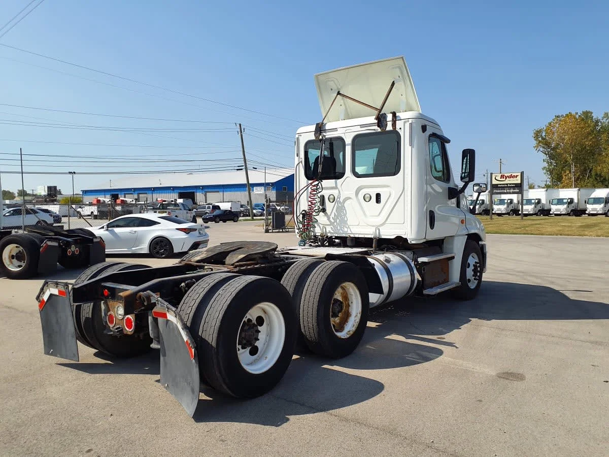 2018 Freightliner Cascadia in Indianapolis, IN — photo 4