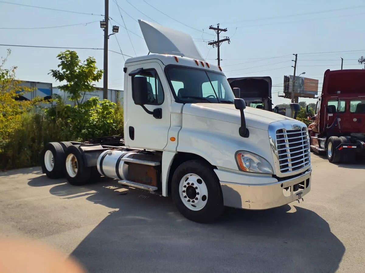2018 Freightliner Cascadia in Indianapolis, IN — photo 3