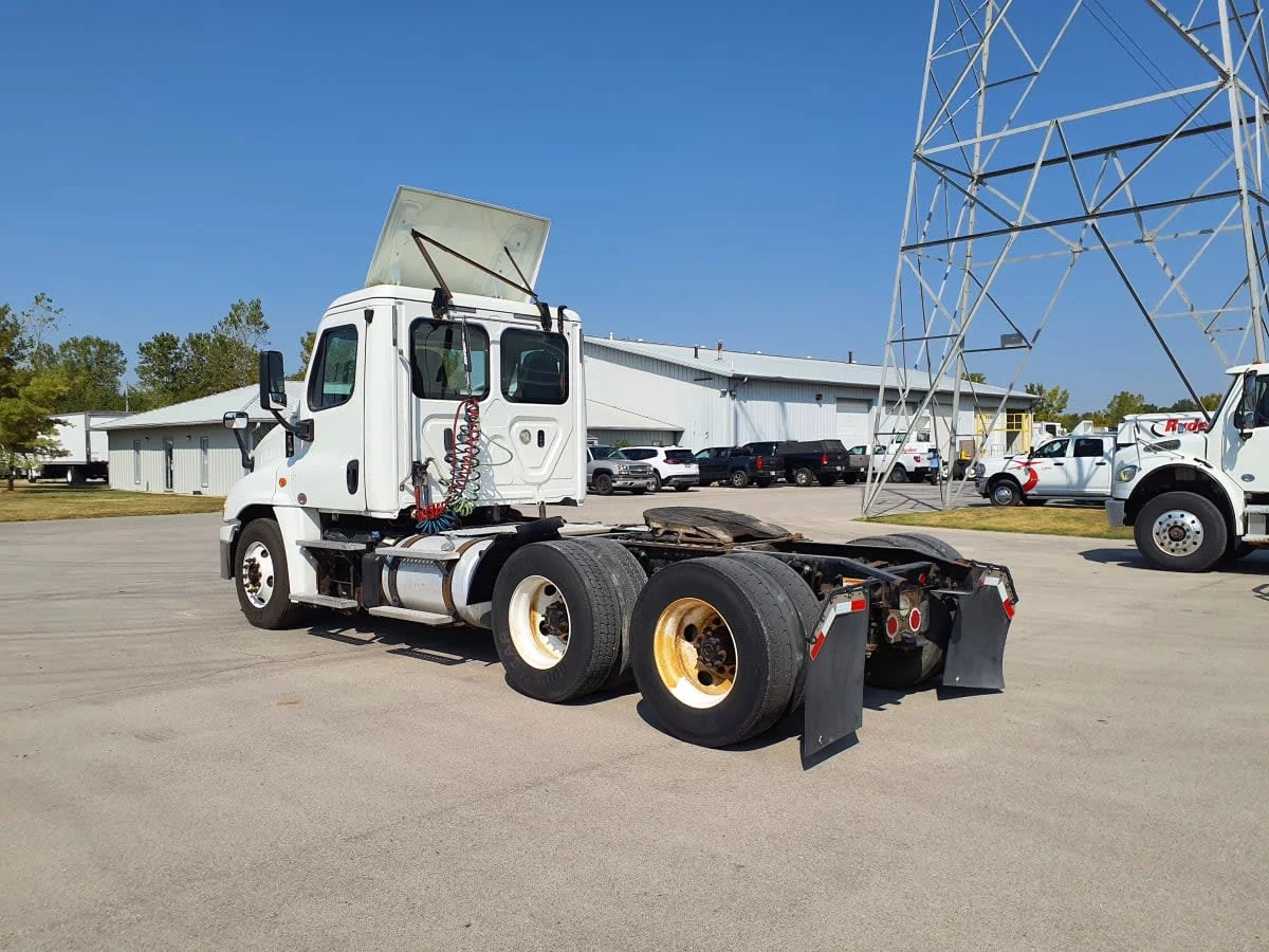 2018 Freightliner Cascadia in Indianapolis, IN — photo 6