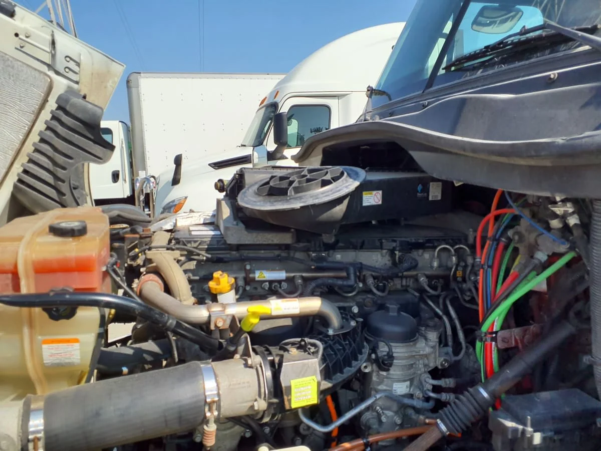 2018 Freightliner Cascadia in Indianapolis, IN — photo 8