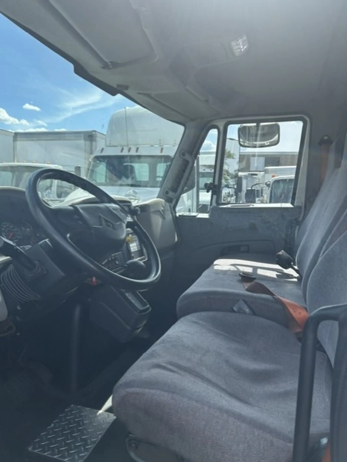 2019 International 4300 in Farmingdale, NY — photo 7