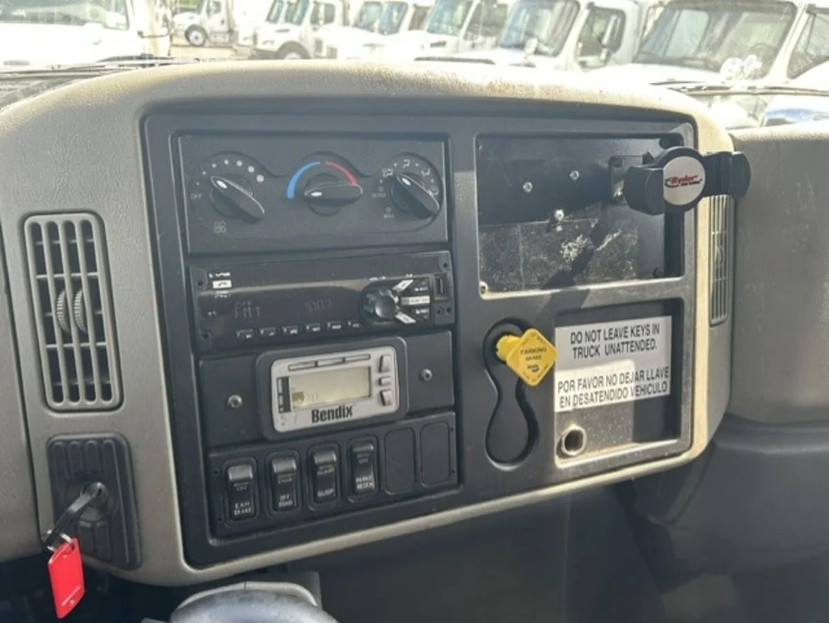 2019 International 4300 in Farmingdale, NY — photo 11