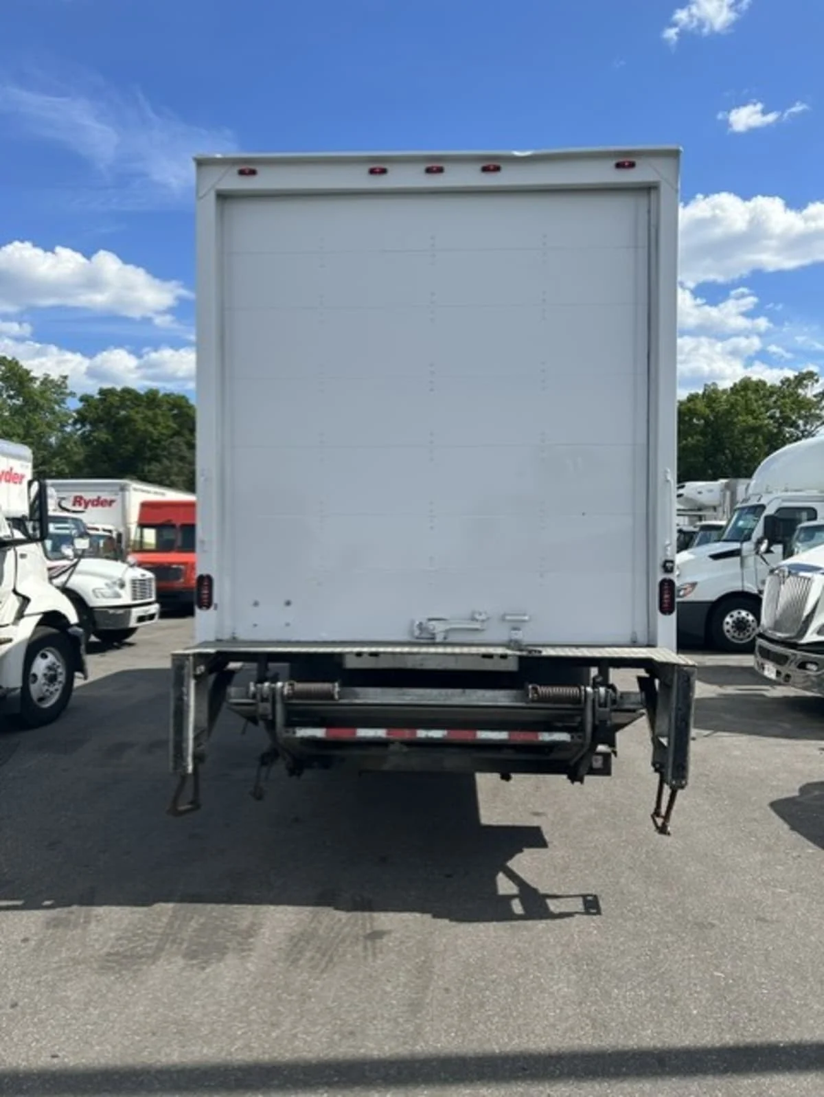 2019 International 4300 in Farmingdale, NY — photo 5