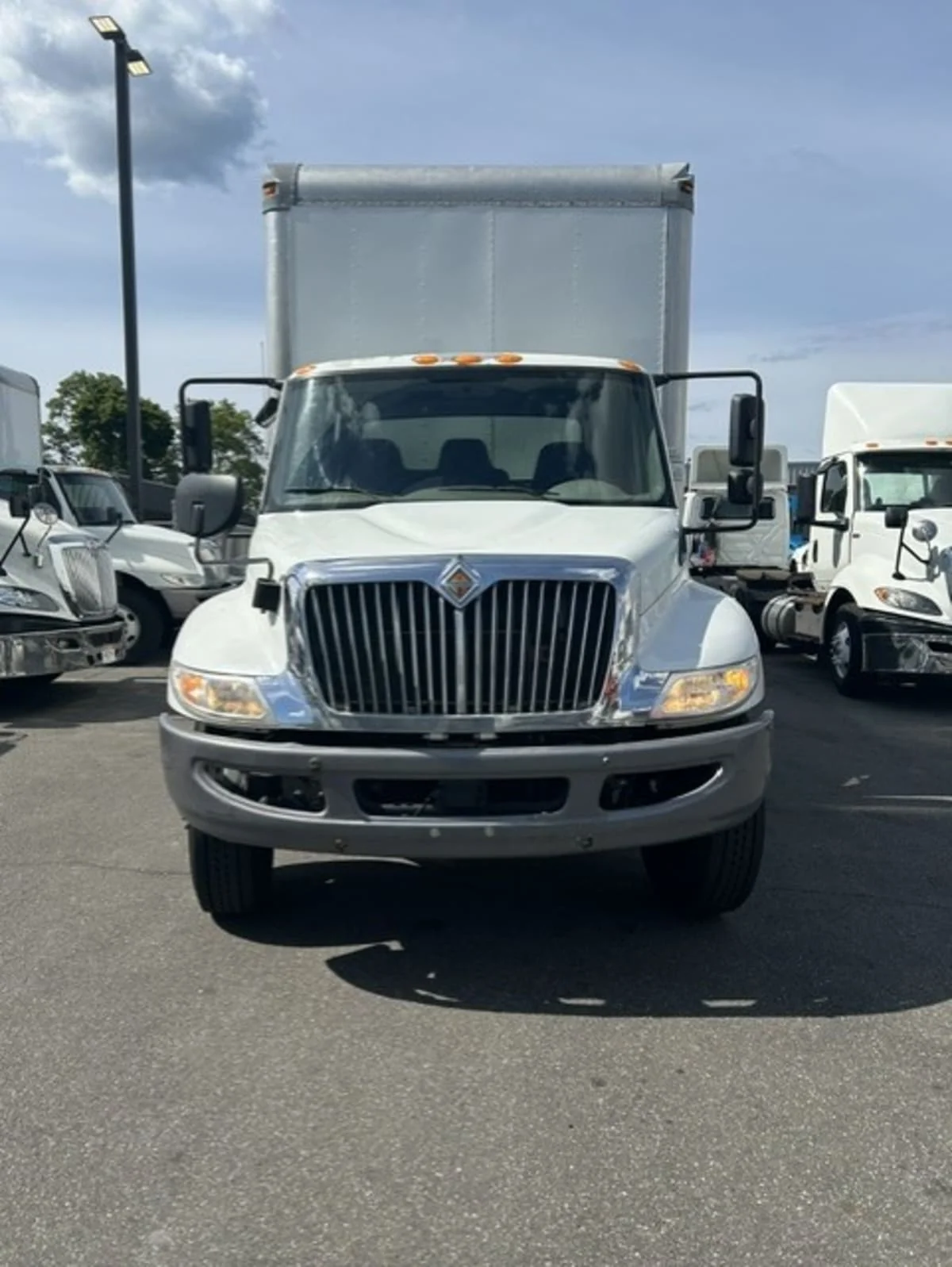 2019 International 4300 in Farmingdale, NY — photo 2