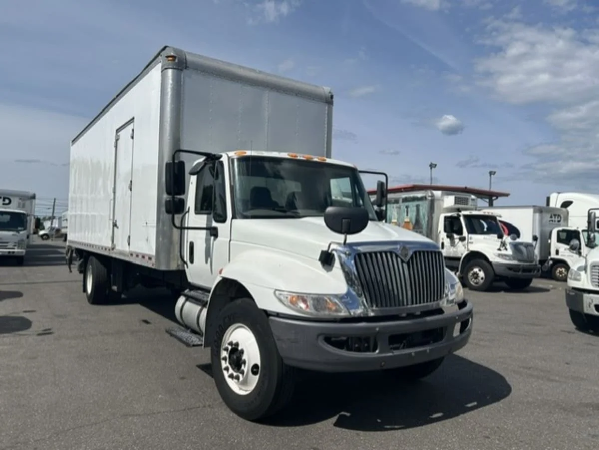 2019 International 4300 in Farmingdale, NY — photo 3