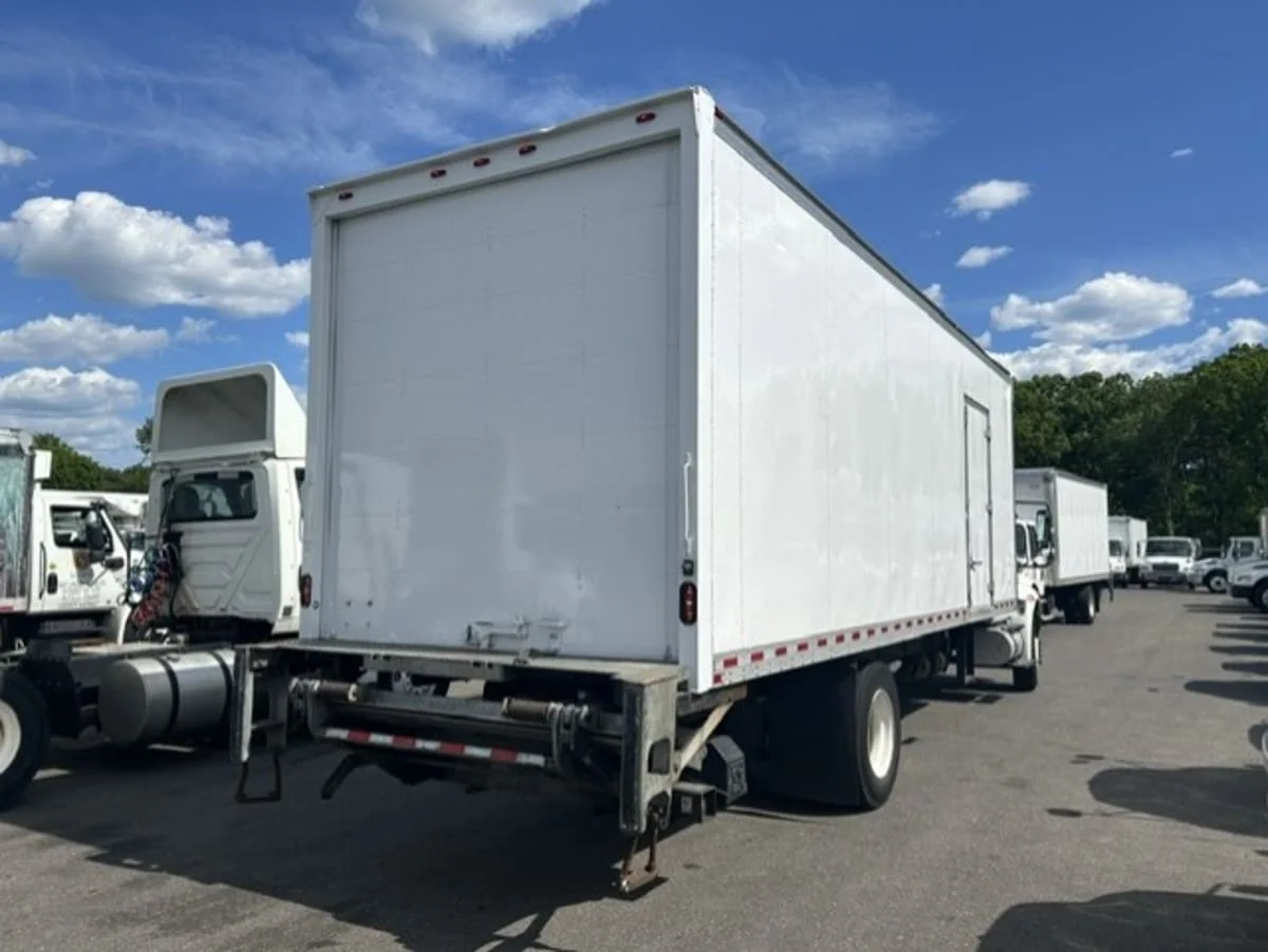 2019 International 4300 in Farmingdale, NY — photo 4