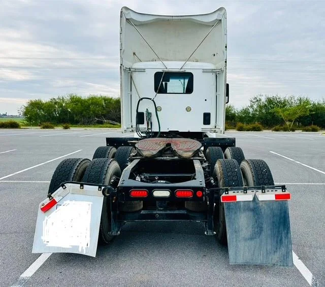 2020 Peterbilt 579 - image 7