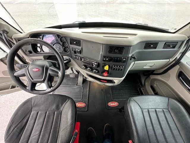 2020 Peterbilt 579 - image 13