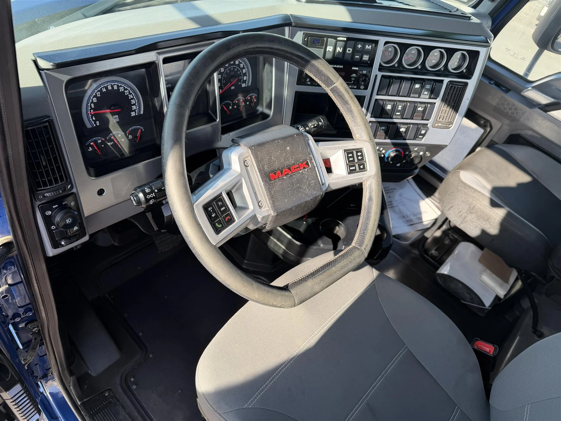 2022 Mack Pinnacle - image 8