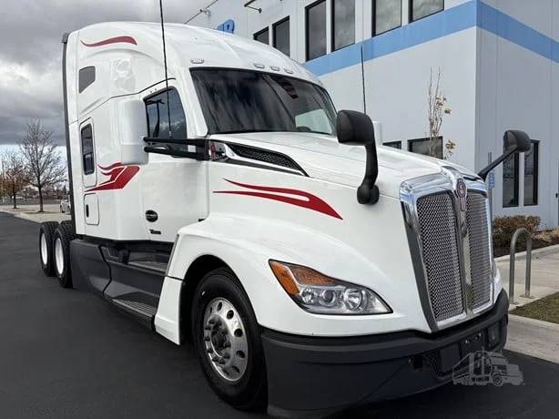 2023 Kenworth T680 in Salt Lake City, UT — photo 5