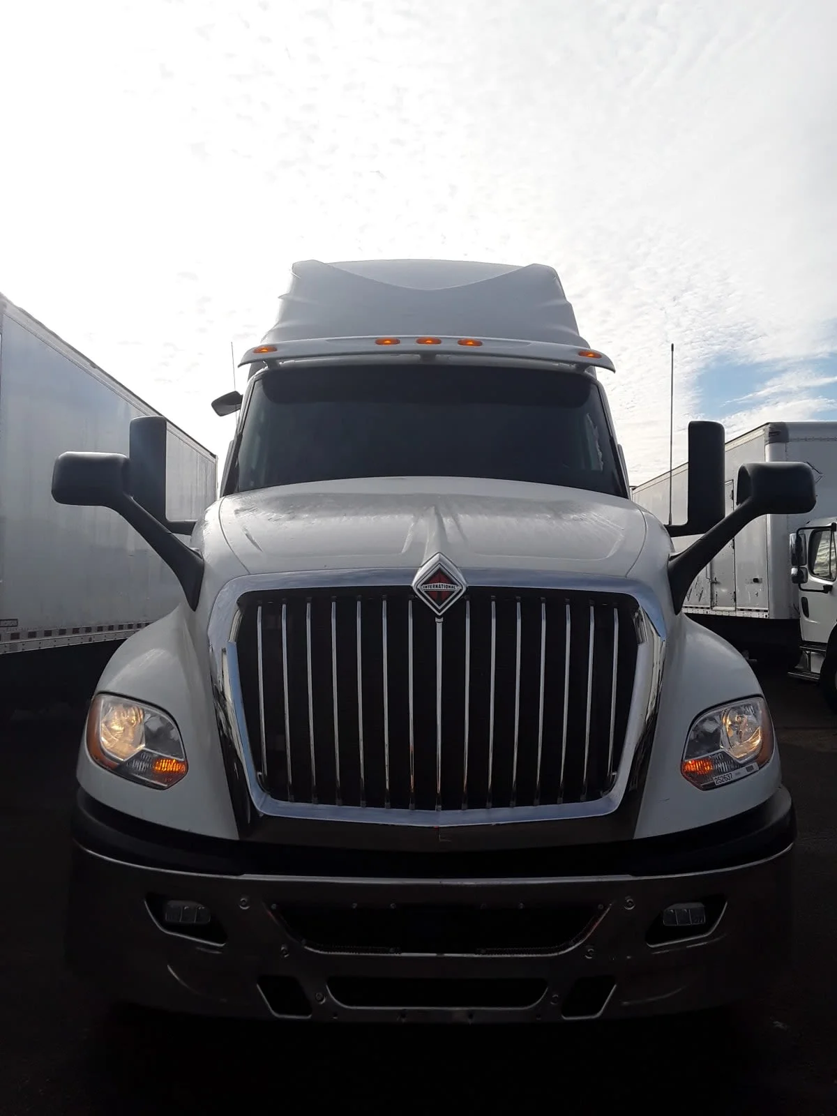 2020 International LT in Bolingbrook, IL — photo 2