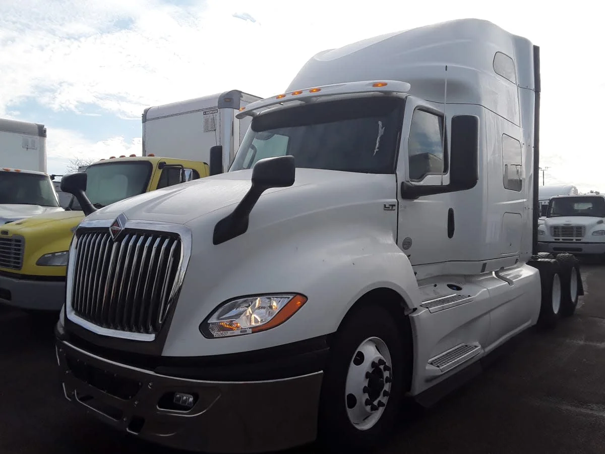 2020 International LT in Bolingbrook, IL