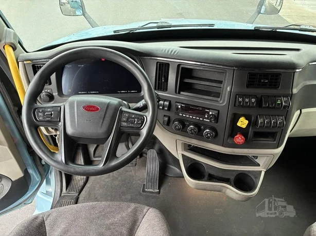 2023 Peterbilt 579 in Portland, OR — photo 29