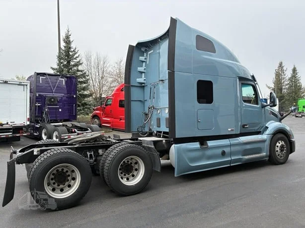 2023 Peterbilt 579 in Portland, OR — photo 4