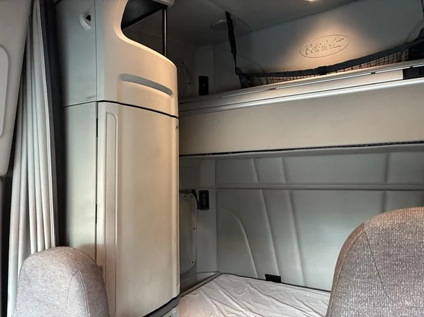 2023 Peterbilt 579 in Portland, OR — photo 18