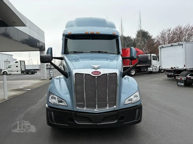 2023 Peterbilt 579 in Portland, OR — photo 2