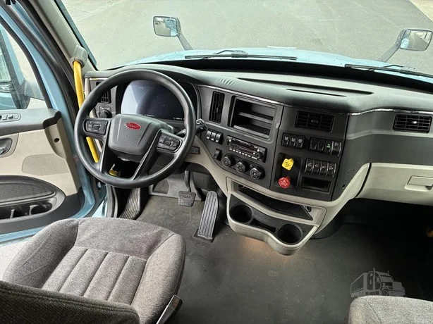 2023 Peterbilt 579 in Portland, OR — photo 28
