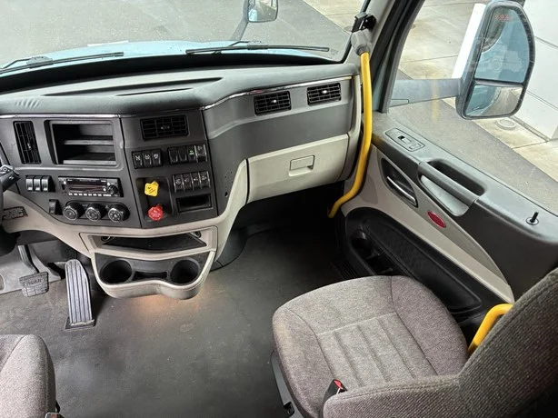 2023 Peterbilt 579 in Portland, OR — photo 27