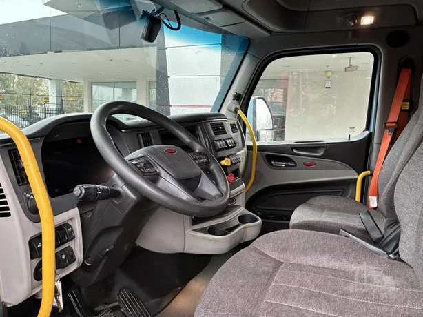 2023 Peterbilt 579 in Portland, OR — photo 17
