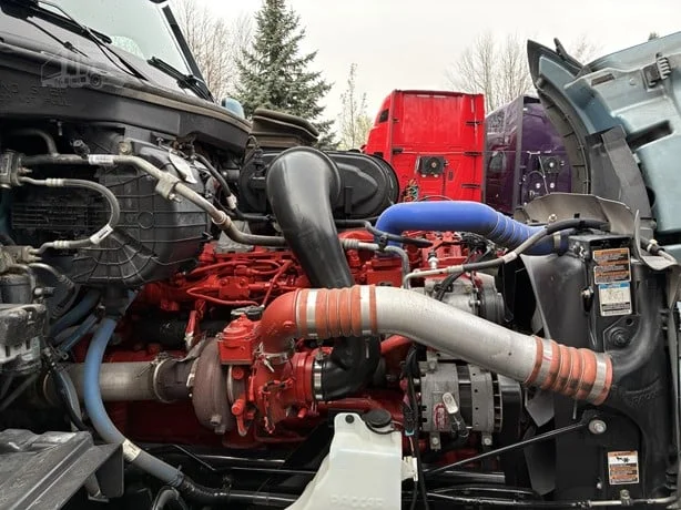 2023 Peterbilt 579 in Portland, OR — photo 9