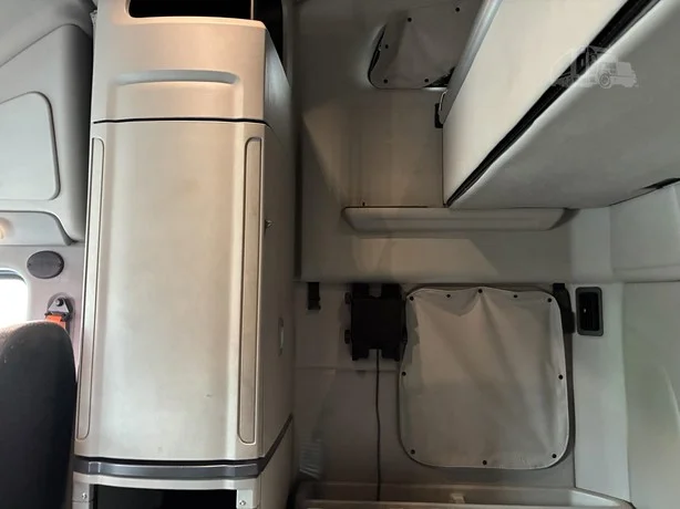 2023 Peterbilt 579 in Portland, OR — photo 25