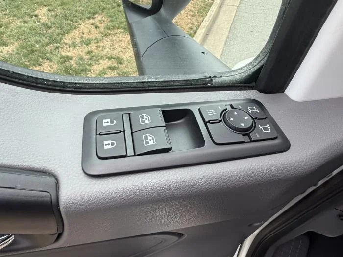 2026 International LT - image 13