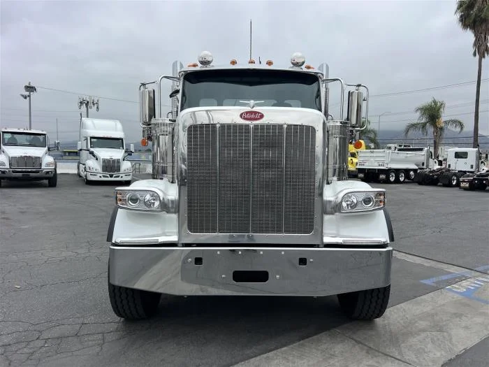 2026 Peterbilt 589 in Fontana, CA — photo 4