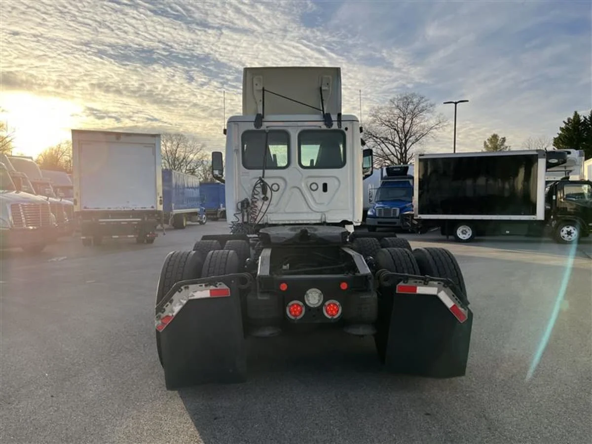 2020 Freightliner Cascadia in Beltsville, MD — photo 5