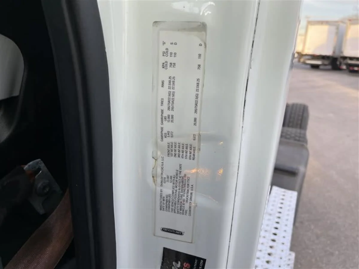 2020 Freightliner Cascadia in Beltsville, MD — photo 10