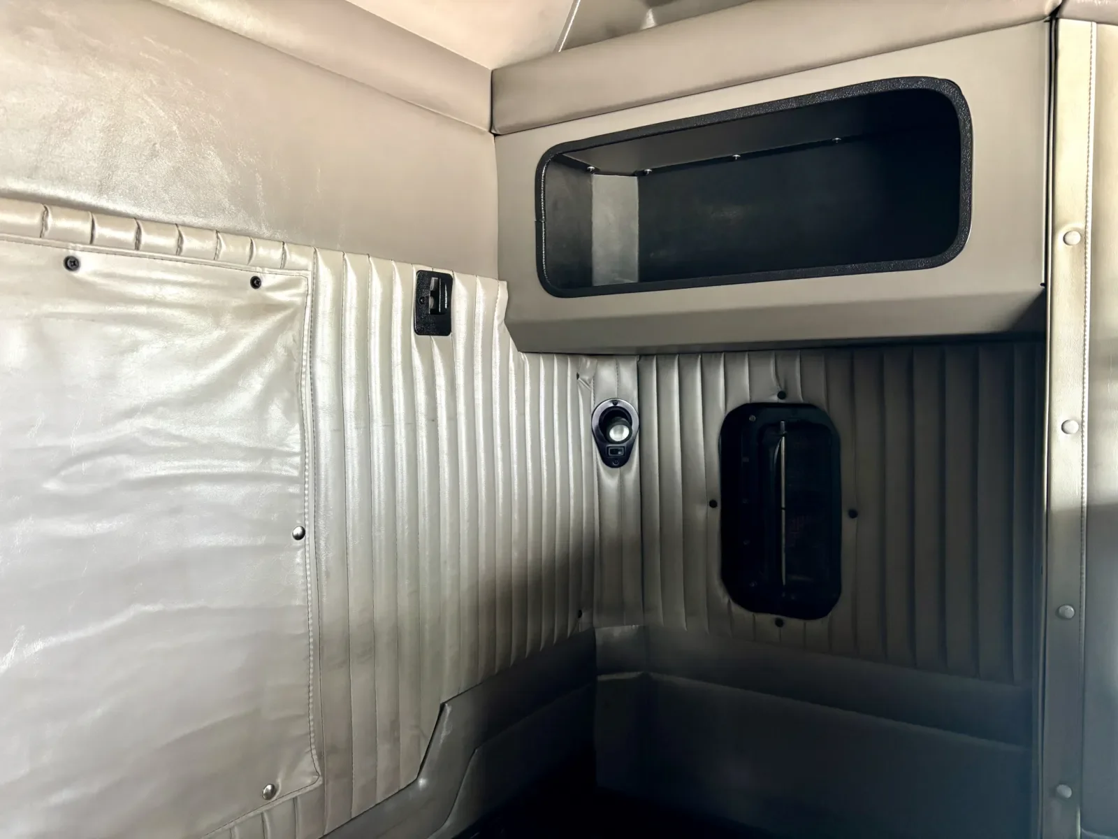 2012 Kenworth W900 - image 24