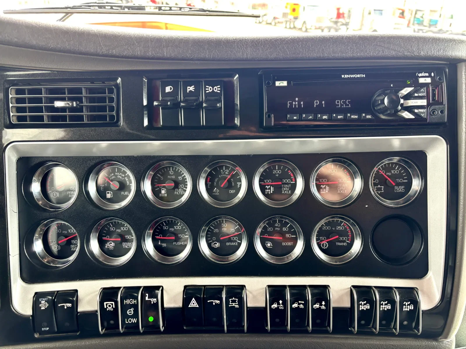 2012 Kenworth W900 - image 18