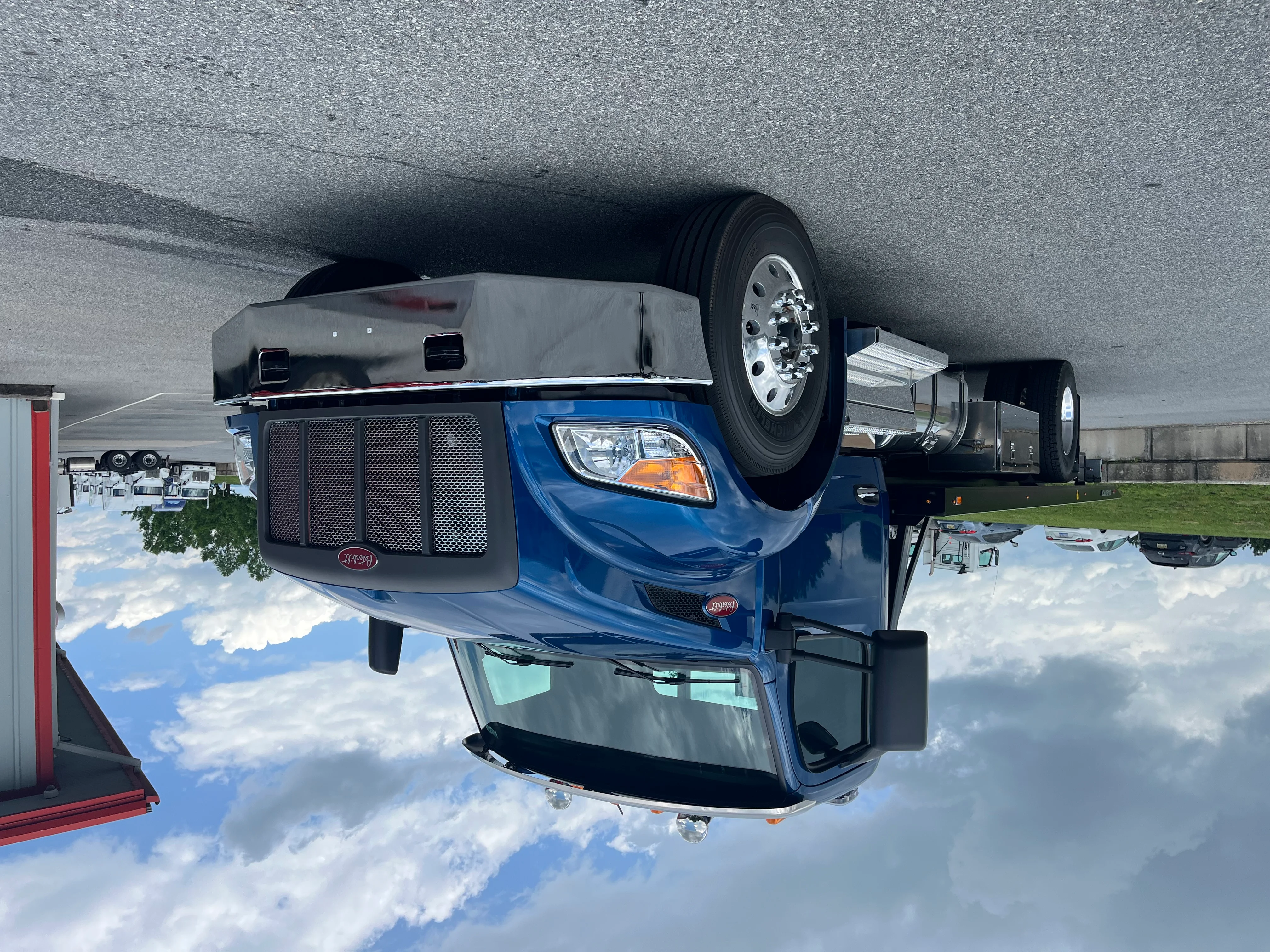 2025 Peterbilt - image 3