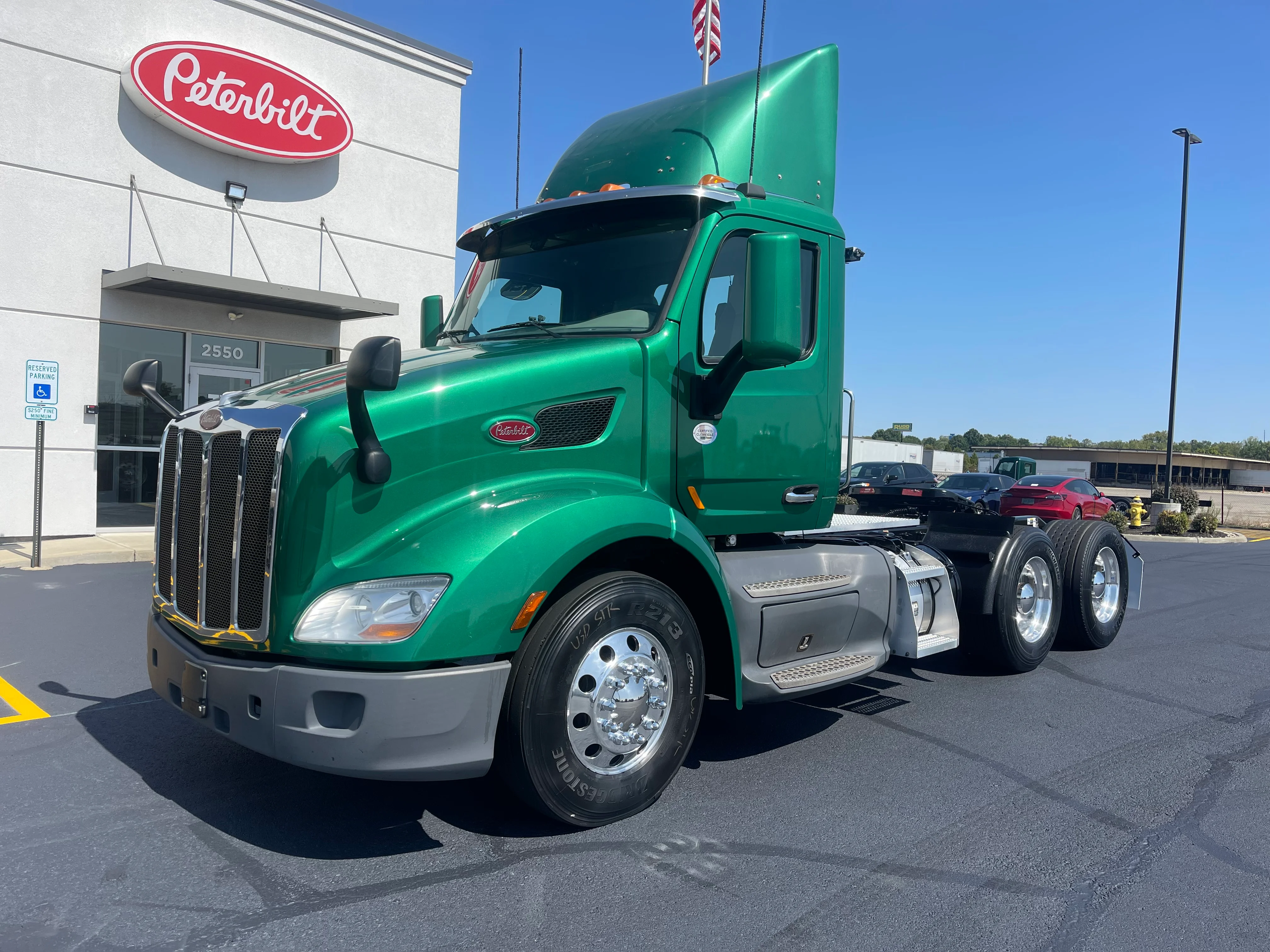 2020 Peterbilt 579 - image 1