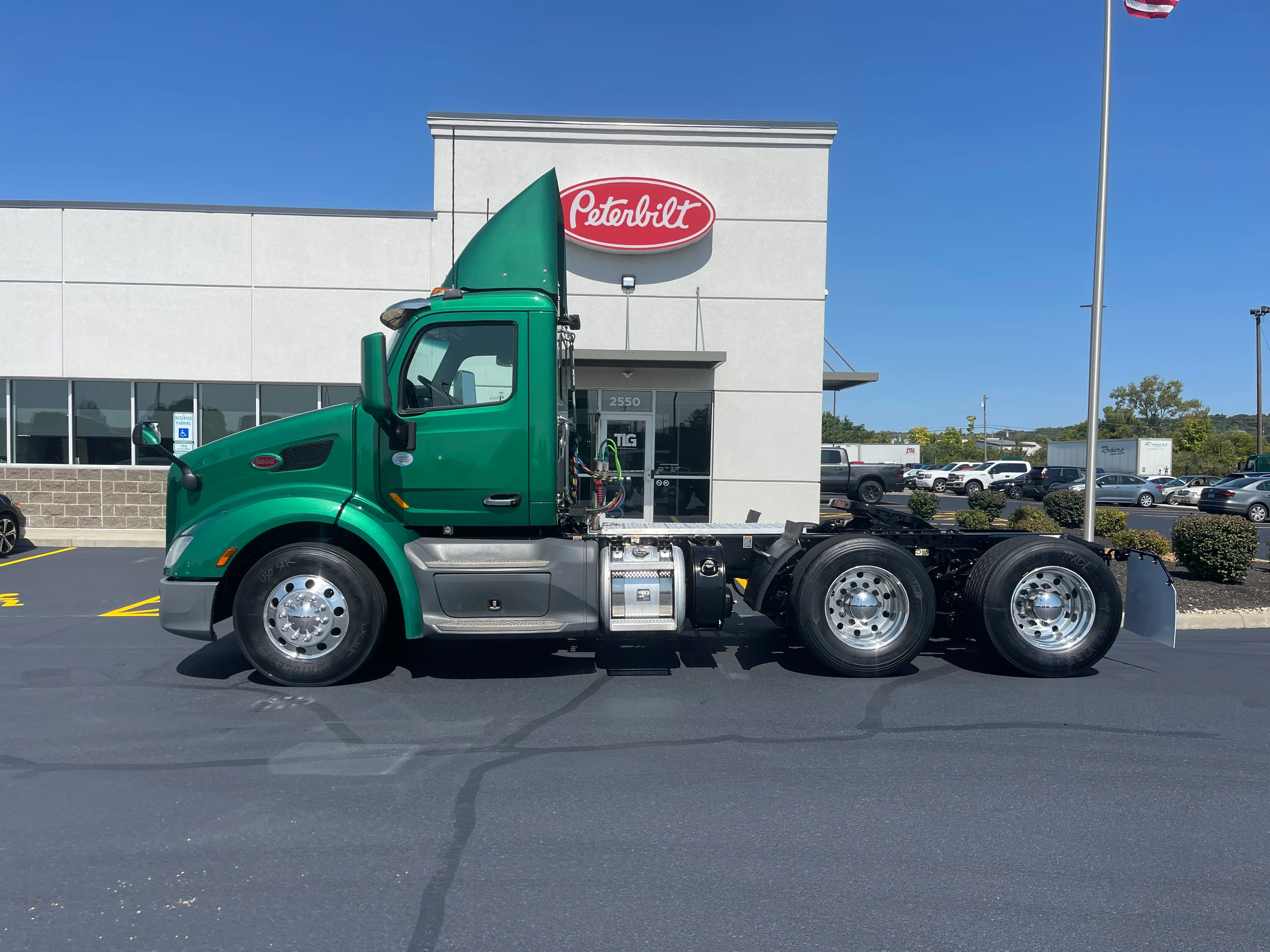 2020 Peterbilt 579 - image 2