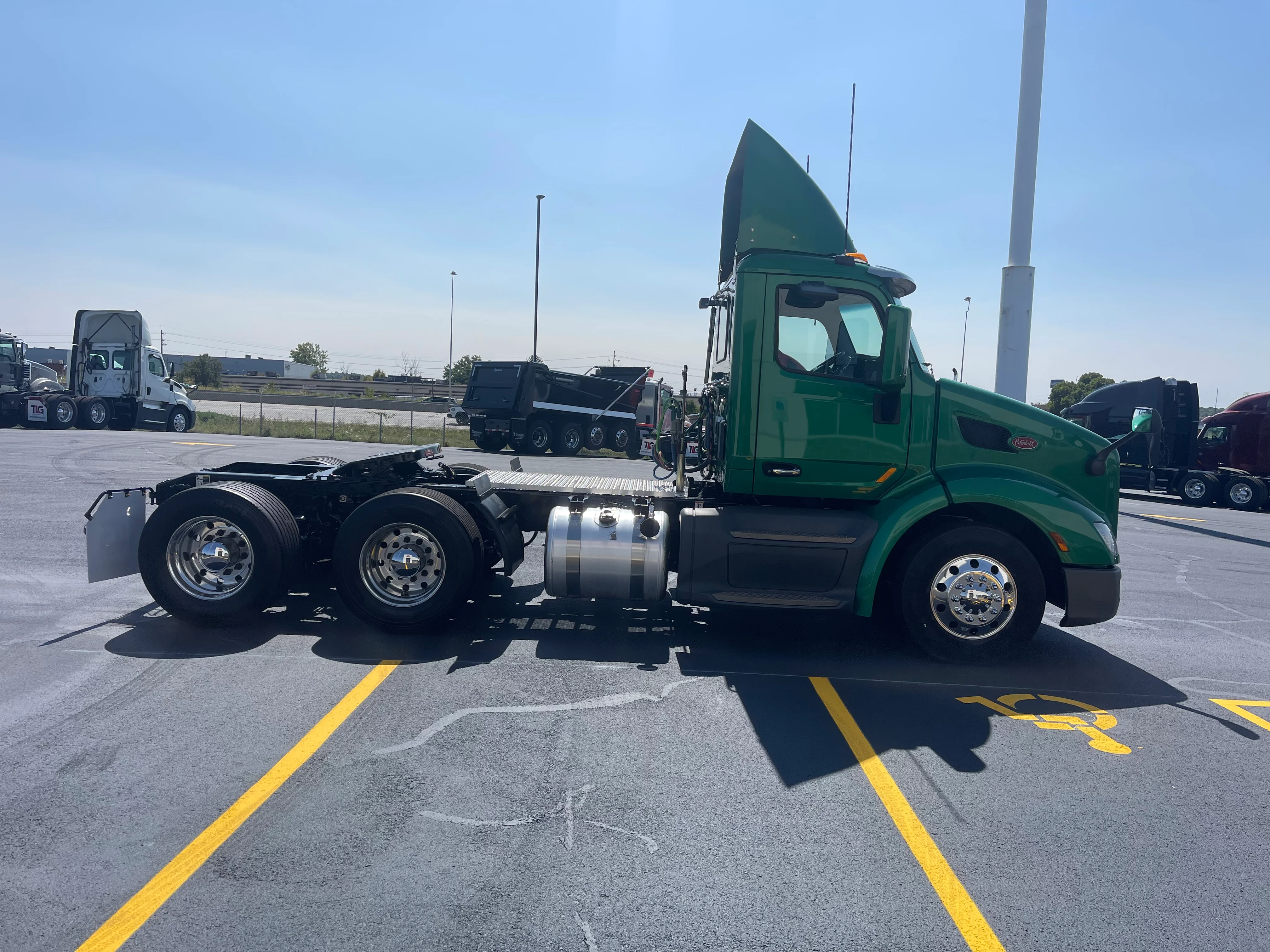 2020 Peterbilt 579 - image 6