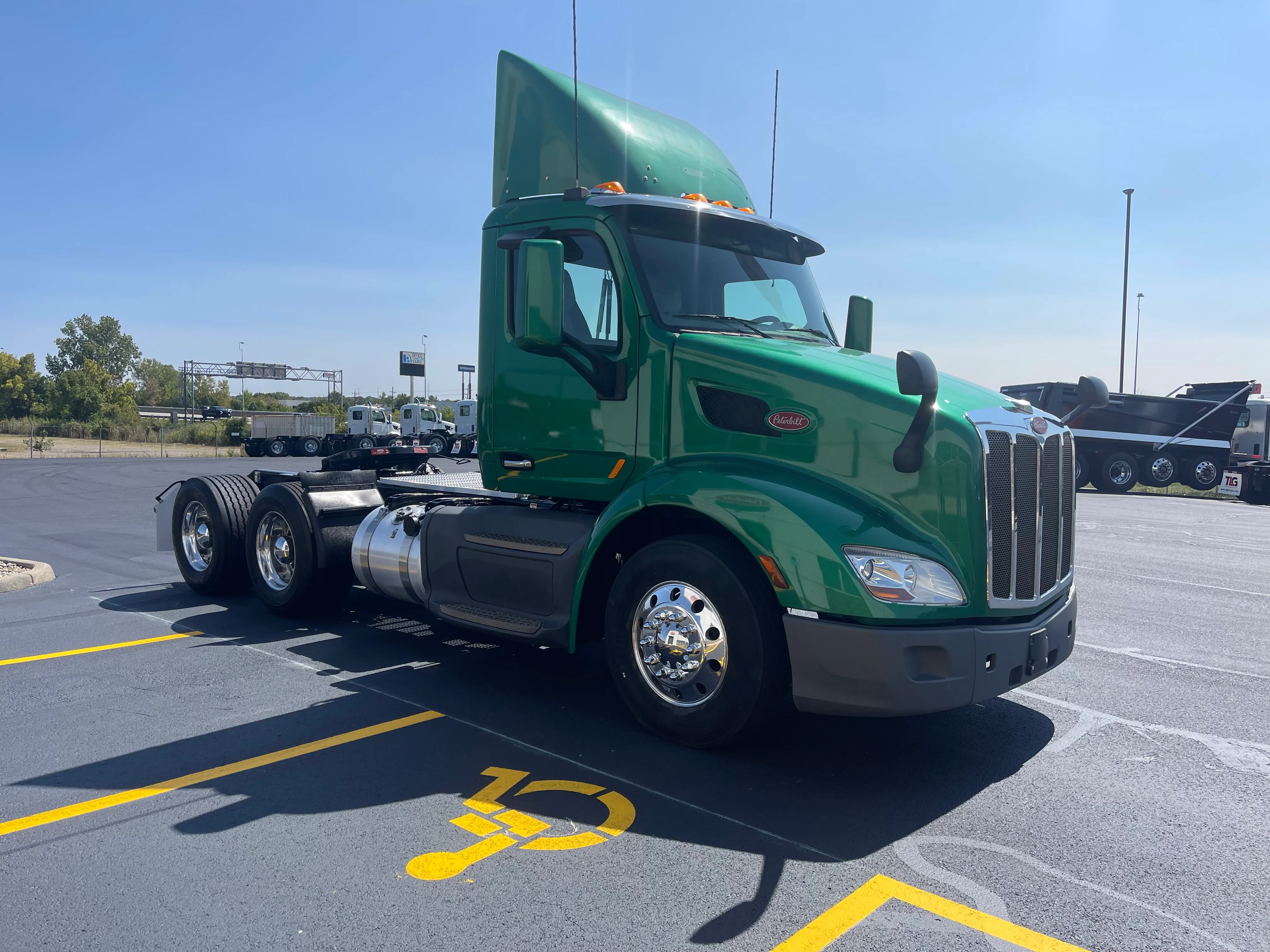 2020 Peterbilt 579 - image 7