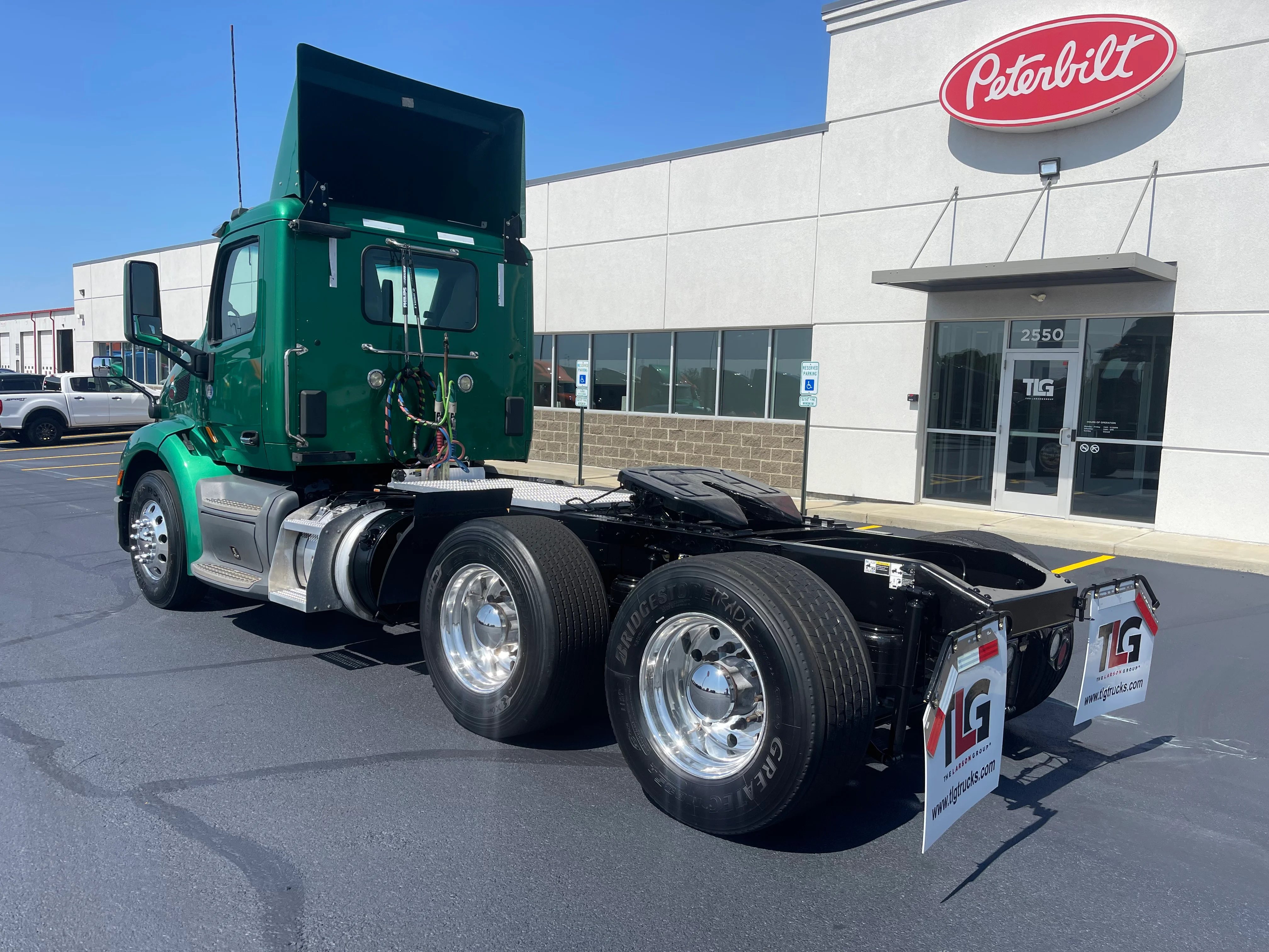 2020 Peterbilt 579 - image 3