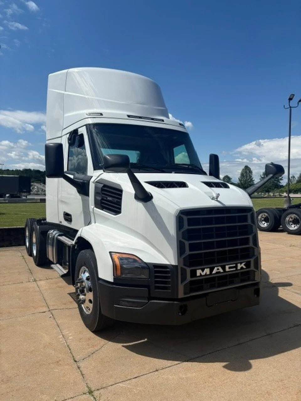 2026 Mack Anthem in Erie, PA — photo 4