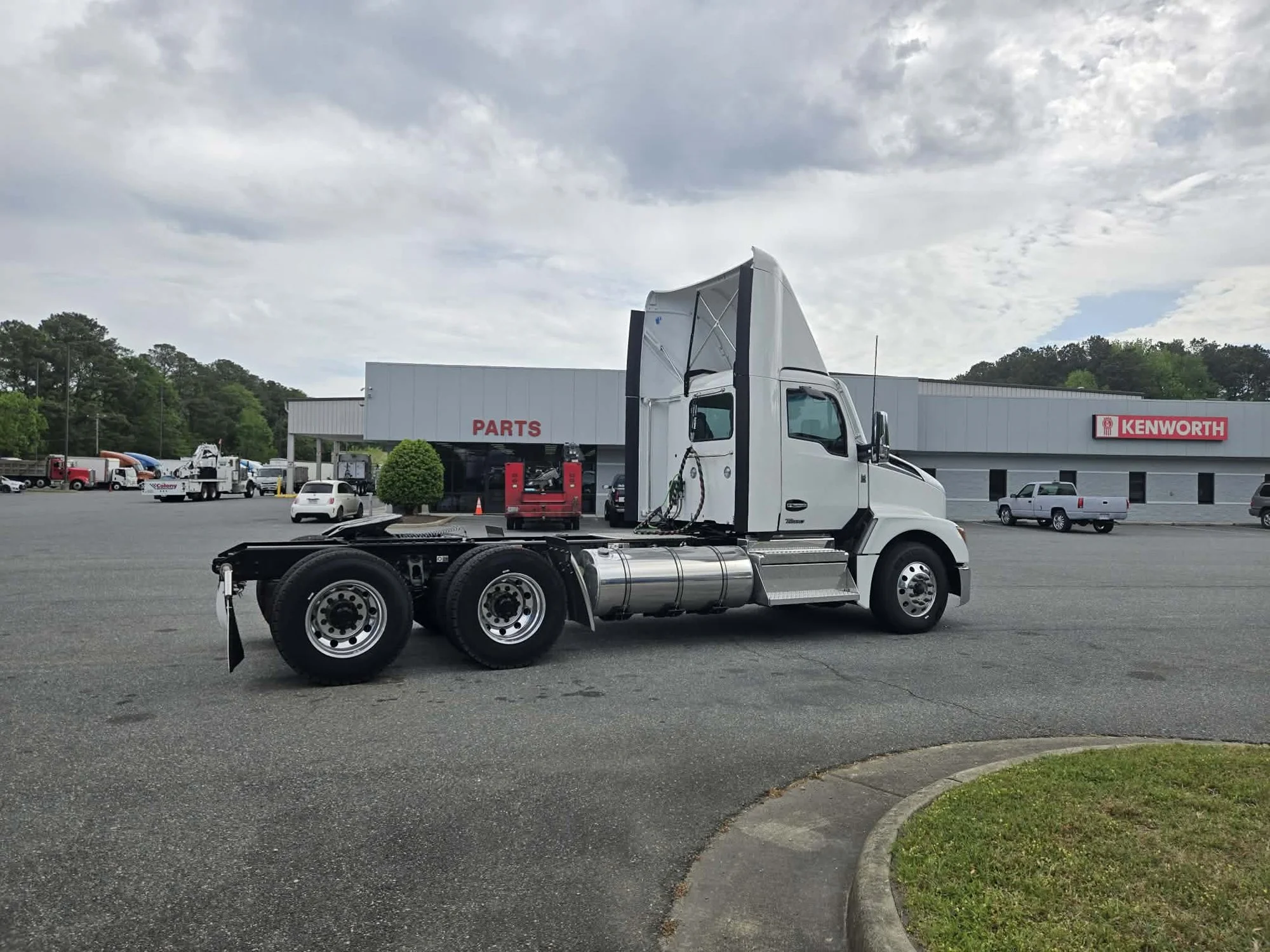 2025 Kenworth T680 - image 3
