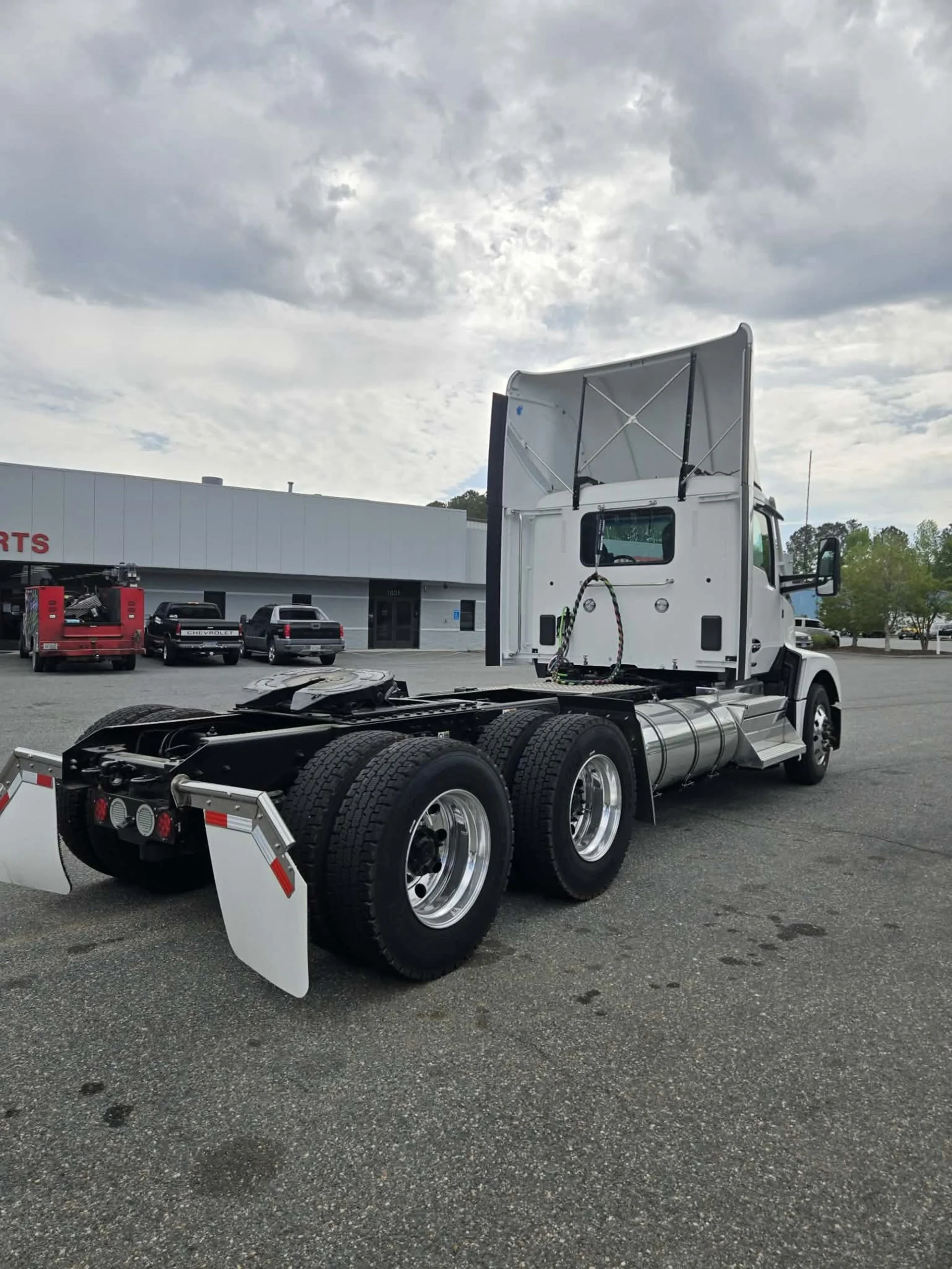 2025 Kenworth T680 - image 4