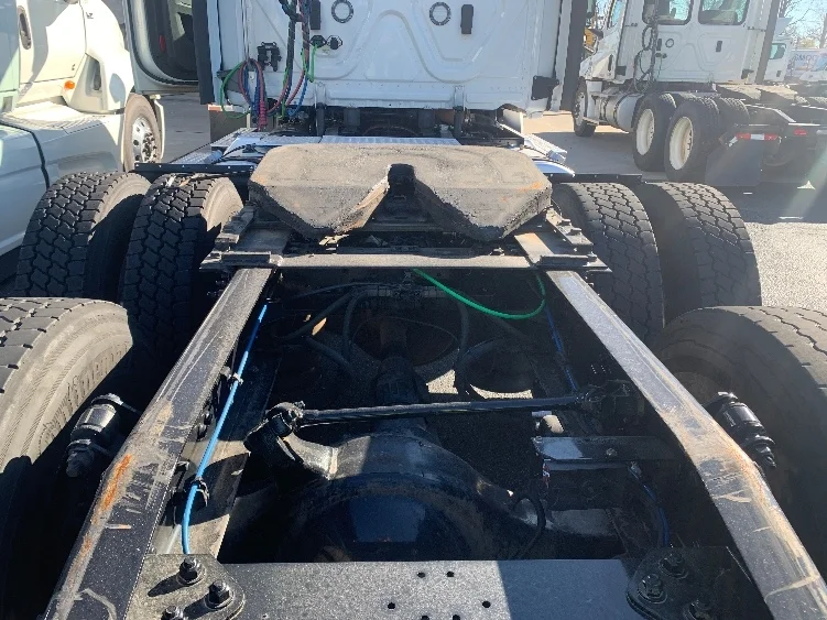 2021 Freightliner Cascadia - image 6