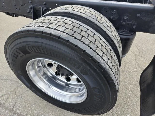 2019 International MV - image 17